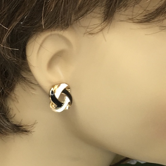 CLASSY BLACK AND WHITE EARRINGS (E5) - Picture 2 of 8